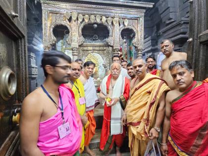 Presence of Sarsangh leaders at Hanuman Prabhat branch, Mohan Bhagwat took darshan of Ambabai | हनुमान प्रभात शाखेवर सरसंघचालकांची उपस्थिती, मोहन भागवत यांनी घेतले अंबाबाईचे दर्शन