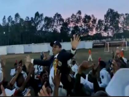 police superintendent of kolhapur dance after winning a sports competition | कोल्हापूरच्या पोलीस अधीक्षकांचा नादच खुळा! क्रीडा स्पर्धेतील विजेतेपदानंतर ‘झिंगाट डान्स’