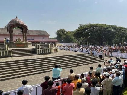 On the occasion of the 101st memorial day of Rajrishi Chhatrapati Shahu Maharaj, Kolhapurkar will salute Lokraja Shahu Maharaj by standing still for 100 seconds at 10 am on Saturday morning | लोकराजाला अभिवादन! कोल्हापूरकरांनो उद्या सकाळी १० वाजता आहे तिथेच स्तब्ध रहा