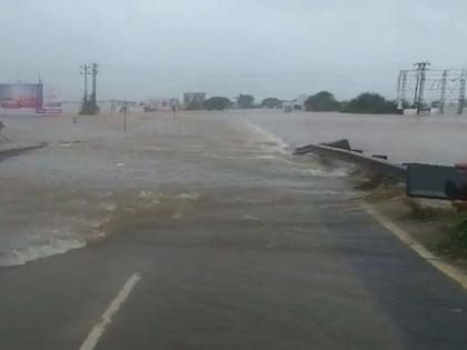 Kolhapur Flood : Eight feet of water on the Pune-Bangalore highway | कोल्हापूर महापूर : पुणे-बंगळुरू महामार्गावर महापुराचे आठ फुट पाणी