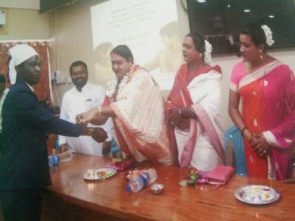 Celebrating Rakhi Purnima with the help of the Kolhapurea; Activities of students in social work | कोल्हापूरात तृतीयपंथियांसमवेत राखी पौर्णिमा साजरी; समाजकार्य विभागातील विद्यार्थ्यांचा उपक्रम