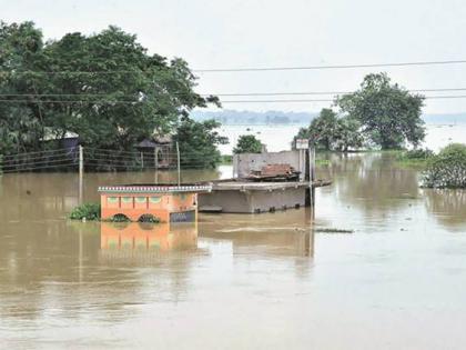 Government employees deny help to Kerala flood victims | केरळ पूरग्रस्तांना मदतीस शासकीय कर्मचाऱ्यांचा नकार