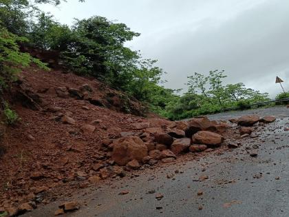 land slide Collapsed in Kumbharli Ghat | Kumbharli Ghat: कुंभार्ली घाटात दरड कोसळली, मार्ग बनतोय धोकादायक