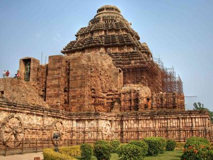 Konark sun temple : Interesting facts about Konark sun temple | भारतातील या मंदिरात लावलं होतं 52 टनाचं चुंबक, खेचून घेत होतं मोठाले जहाज!