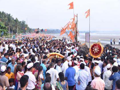 Thousands of devotees visit devotees to visit Lord Dev Rameshwar-Narayana in Malvan, Palkhi Jubilee | मालवणमध्ये श्री देव रामेश्वर-नारायणाच्या दर्शनासाठी हजारो भाविक दाखल, पालखी सोहळ्याचा उत्साह  