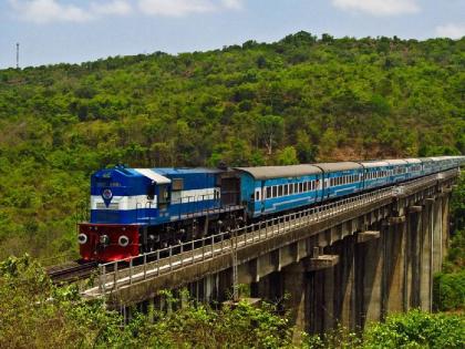 Good news from Konkan Railway, extra coaches; A big relief for those who go to Ganpati | कोकण रेल्वेकडून खुशखबर, जादा कोच; गणपतीला जाणाऱ्यांना मोठा दिलासा