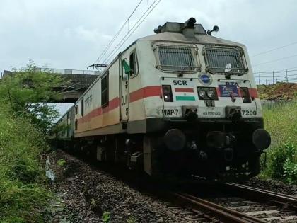 konkan railway mega block for repair work section of karanjadi kamthe and kumta bhatkal route | दुरुस्तीसाठी रेल्वेचा मेगा ब्लॉक; करंजाडी-कामथे व कुमटा-भटकळ मार्गाची निवड