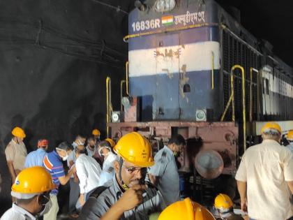 The engine of the capital slowed down due to the patient, on the railway tracks in just five and a half hours | दरडीमुळे राजधानीचे इंजिन घसरले, अवघ्या पावणेचार तासात रेल्वे रुळावर