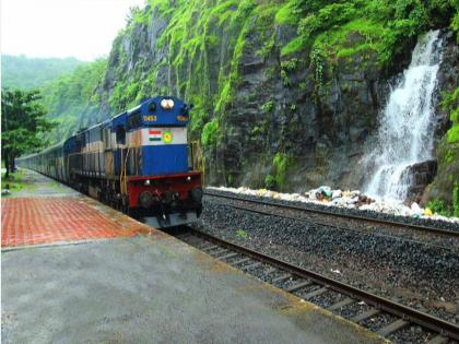 If you can't get a train ticket and you can't afford triple the price of a private bus, how can you go to Konkan? | रेल्वेचे तिकीट मिळेना अन् खासगी बसचा तिप्पट दर परवडेना, मग कोकणात जाणार कसे?