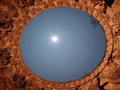 A picturesque coincidence of the circular moon and the moonlight on the stone in the center of the Swargamandapa of the ancient Kopeshwar Temple at Khidrapur on Tripurari Poornima | Kolhapur: 'कोपेश्वर' स्वर्गमंडपाच्या मध्यभागी त्रिपुरारीचा चंद्र, नयनरम्य योगायोग