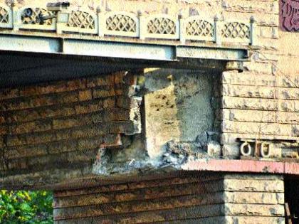 Some parts below the Kopri bridge | कोपरी पुलाखालील काही भाग निखळला