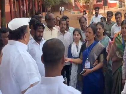 Kolhapur-Local Body Election Voting: गडहिंग्लजमध्ये मुश्रीफ-स्वाती कोरी यांच्यात वादावादी, येथील निकालाकडे राज्याचे लक्ष Kolhapur-Local Body Election Voting: गडहिंग्लजमध्ये मुश्रीफ-स्वाती कोरी यांच्यात वादावादी, येथील निकालाकडे राज्याचे लक्ष