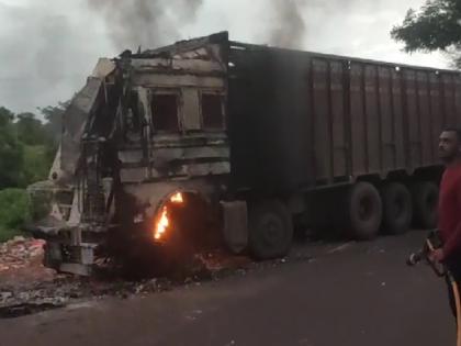 Fatal head on collision between cargo truck at Koregaon on Satara Lonand Pune national highway, driver burnt on the spot | Satara: भरधाव मालवाहू ट्रकची समोरासमोर भीषण धडक, आगीत चालक जागेवर जळून खाक