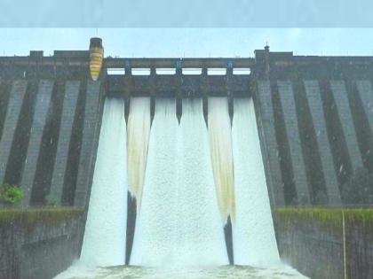 gates of Koyna dam have been opened and the discharge of 4 thousand 204 cusecs of water has started | कोयना धरण क्षेत्रात पाऊस, वक्री दरवाजे पुन्हा उघडले; ४ हजार २०४ क्यूसेकने विसर्ग सुरू