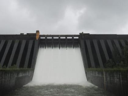 Koyna dam six doors open; Discharge starts at 10 thousand cusecs | Satara: कोयनेचे सहा दरवाजे उघडले; ११ हजार क्यूसेकने विसर्ग सुरु