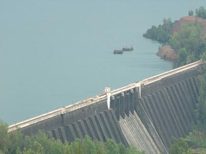 Stop the water from the Koyna, open to rain: Mahabaleshwar receives four millimeters of rain | कोयनेतून पाणी सोडणे बंद, पावसाची उघडीप : महाबळेश्वरला चार मिलीमीटर पाऊस