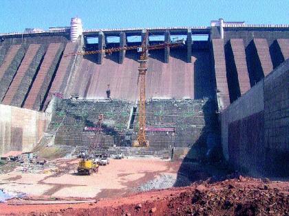 Satara: Demolition of dam damaged coal: demand for job guarantee with free electricity to project affected persons of Patankar, Koyane | सातारा : धरणग्रस्त कोयनेची वीज बंद पाडणार : भारत पाटणकर, कोयनेच्या प्रकल्पग्रस्तांना मोफत विजेसह नोकरीची हमी देण्याची मागणी