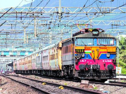 Koyna Express runs on electricity, arrives in Miraj 15 minutes earlier | कोयना एक्स्प्रेस विजेवर धावली, १५ मिनिटे आधी मिरजेत दाखल