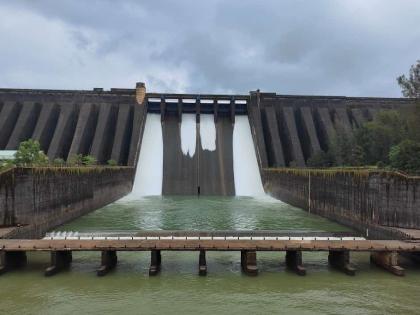 Koyna dam is 100 percent full, Drinking water problem solved with irrigation | कोयना धरण अखेर ‘फुल्ल’, विसर्ग सुरूच; सिंचनासह पिण्याच्या पाण्याचा प्रश्न सुटला