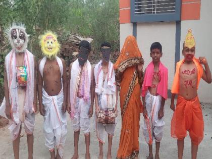 Banpethe's toddlers preserve tradition of disguise; Shimgya festival is celebrated traditionally in Koyna area satara | Satara: बनपेठेतील चिमुकले जपतायत सोंग काढण्याची परंपरा; कोयना भागात पारंपारिक पद्धतीने साजरा होतो शिमग्याचा सण