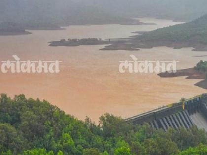 Heavy rain in west of Satara district; Inflow of water in Koyna dam at a speed of 48 thousand cusecs | सातारा जिल्ह्याच्या पश्चिमेकडे कोसळधार; कोयना धरणात ४८ हजार क्यूसेक वेगाने पाण्याची आवक