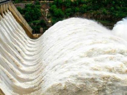 3400 cusecs of water started flowing from Varna dam and 2100 cusecs from Koyna dam | वारणा धरणातून 3400 तर कोयना धरणातून 2100 क्युसेक्स पाण्याचा विसर्ग सुरू