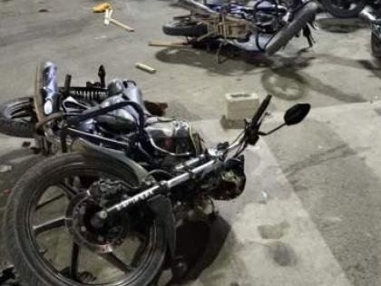 Koyta gang terror again in Satara, two-wheeler vandalized in hotel parking lot; Act of four | साताऱ्यात कोयता गँगची पुन्हा दहशत, हॉटेलच्या पार्किंगमध्ये दुचाकीची तोडफोड