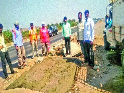 Starting the dangerous chamber work on the highway | महामार्गावरील धोकादायक चेंबरच्या कामाला सुरुवात