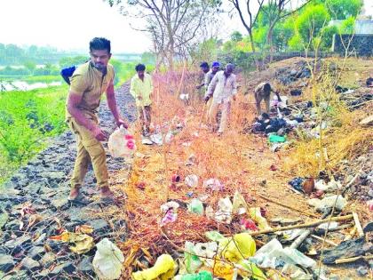 Employees' dawn, cleanliness drive for cleaning cleanliness: three trolley waste collected | स्मशानातल्या स्वच्छतेने कर्मचाऱ्यांची पहाट, कऱ्हाड स्वच्छता मोहीम : तीन ट्रॉली कचरा केला गोळा