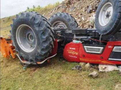 Driver dies after being found under an overturned tractor | उलटलेल्या ट्रॅक्टरखाली सापडून चालकाचा मृत्यू ; सांगोल्यात जानकर वस्ती येथील घटना