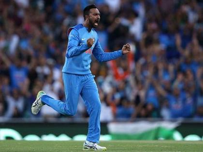 India vs New Zealand 1st T20: Krunal pandya angry on umpire and tim Seifert | India vs New Zealand 1st T20 :... अन् कृणाल पांड्या अंपायरवर चिडला, रोहितने आवरले
