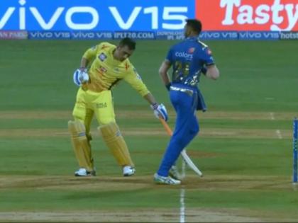 IPL 2019: MI vs CSK: Krunal Pandya tries to ‘Mankad’ MS Dhoni | IPL 2019: धोनीला 'मांकड' करायला गेला, पण कृणालचाच 'पोपट' झाला; पाहा Video