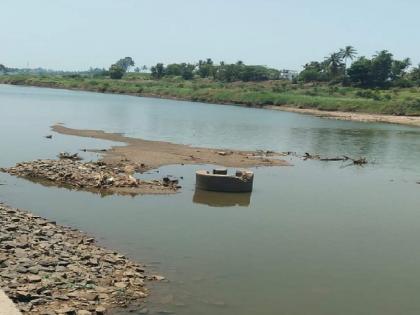 Drought situation in Satara district, Farmers will take Jalsamadhi in Krishna to demand water | पाणी पेटू लागले; साताऱ्यातील शेतकरी कृष्णेत घेणार जलसमाधी