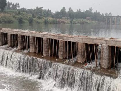 A fund of Rs. 30 lakhs has been approved for replacing the iron bars of the barrage on Krishna river | Sangli: कृष्णा नदीतील बरगे बदलण्यासाठी ३० लाख मंजूर, गेल्या चार महिन्यांत दोन वेळा नदी कोरडी पडली