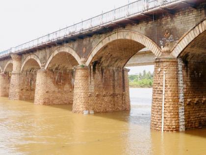 The water level of Krishna River has dropped by seven feet as the intensity of rains in Sangli district has decreased | सांगलीकरांना दिलासा; ‘कृष्णे’ची पाणीपातळी सात फुटांनी उतरली, रस्ते होणार रिकामे The water level of Krishna River has dropped by seven feet as the intensity of rains in Sangli district has decreased | सांगलीकरांना दिलासा; ‘कृष्णे’ची पाणीपातळी सात फुटांनी उतरली, रस्ते होणार रिकामे