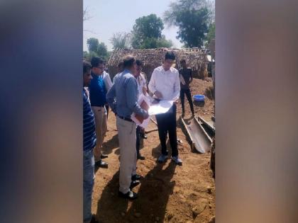 Amravati ZP CEO visit to jal jeevan mission activities spot, Examination of PHC records | सीईओंची स्पाॅट व्हिजिट, अधिकाऱ्यांना फुटला घाम