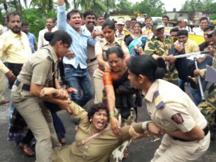 Highway closure movement, traffic jam at four places in Kudal taluka | सिंधुदुर्ग : कुडाळ तालुक्यात चार ठिकाणी महामार्ग बंद आंदोलन, वाहतुक ठप्प