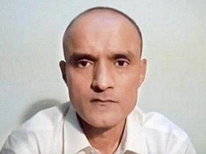 Pakistan offers consular access to Kulbhushan Jadhav | कुलभूषण जाधव यांना उद्या काऊन्सिलर अ‍ॅक्सेस मिळणार; पाकिस्तान नरमला