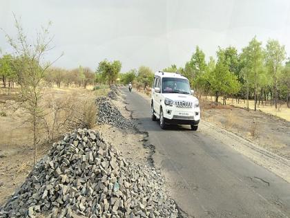 Karjat-Kuldharan road strengthened | कर्जत-कुळधरण रस्त्याचे मजबुतीकरण रखडले