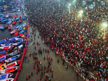 Kumbh Mela 2025 : Kumbh Mela brings in a huge 'money', turnover of 2 lakh crores from the world's largest religious event | कुंभमेळ्यात महा‘अर्थ’, जगातील सर्वांत मोठ्या धार्मिक कार्यक्रमातून २ लाख कोटींची उलाढाल Kumbh Mela 2025 : Kumbh Mela brings in a huge 'money', turnover of 2 lakh crores from the world's largest religious event | कुंभमेळ्यात महा‘अर्थ’, जगातील सर्वांत मोठ्या धार्मिक कार्यक्रमातून २ लाख कोटींची उलाढाल