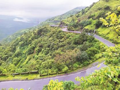 Kumbharli Ghat filled the potholes in the road, Travel now in comfort | ‘हाॅटमिक्स’ डांबरीकरणामुळे कुंभार्ली घाट साेयीस्कर, आता आरामात करा प्रवास