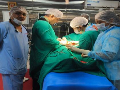 10 tumors made the fetus heavy, difficult surgery opened the door to life in jalgaon | १० गाठींमुळे गर्भपेशी झाली वजनदार, अवघड शस्त्रक्रियेने उघडले आयुष्यद्वार!