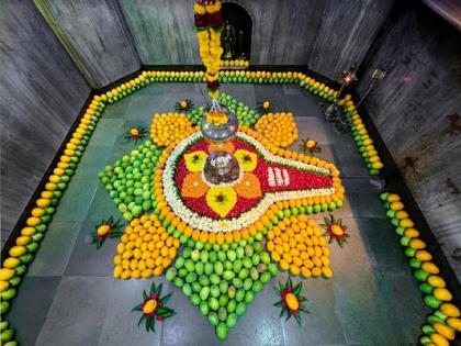 Attractive Aaras of Devgad Hapus on the feet of Shri Dev Kunkeshwar | Sindhudurg: श्री देव कुणकेश्वर चरणी देवगड हापूसची आकर्षक आरास