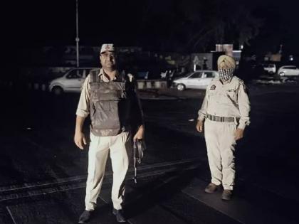 India Pakistan War Pakistan attacks in Kupwara, Baramulla people sent to safe places | India Pakistan War : पाकिस्तानने कुपवाडा, बारामुल्लामध्ये केला हल्ला; लोकांना सुरक्षित ठिकाणी पाठवले India Pakistan War Pakistan attacks in Kupwara, Baramulla people sent to safe places | India Pakistan War : पाकिस्तानने कुपवाडा, बारामुल्लामध्ये केला हल्ला; लोकांना सुरक्षित ठिकाणी पाठवले