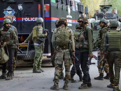 encounter broke out between security forces and terrorists in jammu kashmir kupwara | जम्मू-काश्मीरच्या कुपवाडामध्ये सुरक्षा दल आणि दहशतवाद्यांमध्ये चकमक, ५ जवान जखमी