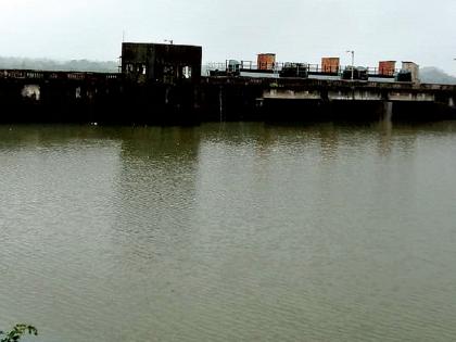 Kurze dam safety only on wind; Also the risk of earthquakes | कुर्झे धरणाची सुरक्षा वाऱ्यावरच; भूकंपाचाही धोका Kurze dam safety only on wind; Also the risk of earthquakes | कुर्झे धरणाची सुरक्षा वाऱ्यावरच; भूकंपाचाही धोका