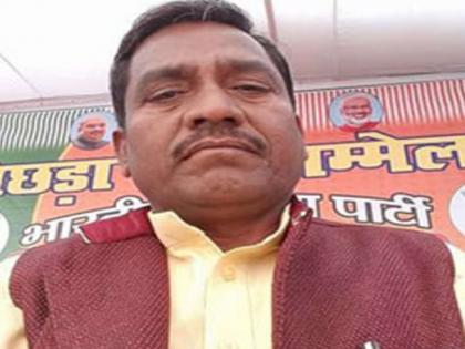 jhansi officer employee does not respect then beating with shoes bjp mla | अधिकारी, कर्मचाऱ्यांनी सन्मान न दिल्यास त्यांना जोड्यांनी हाणा, भाजपा आमदाराची मुक्ताफळं