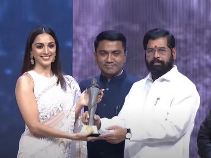 Actress kiara Advani honored with Lokmat Maharashtrian of the Year Awards 2022 | LMOTY 2022: कियारा अडवाणी ठरली 'महाराष्ट्रीयन ऑफ द इयर' पुरस्कार', मराठीत मानले लोकमतचे आभार, म्हणाली...