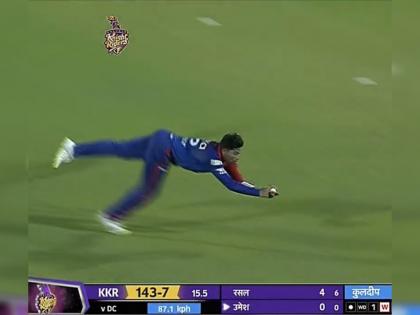 DC vs KKR IPL 2022 : Exceptional catch from Kuldeep yadav! he picked a 4 wickets haul against his former IPL franchise, Watch Video  | Kuldeep Yadav, DC vs KKR IPL 2022 : 0, wide, 1, W, 4, W,W!; कुलदीप यादवने सामनाच फिरवला, त्याचा अफलातून झेल पाहून कोलकाताला पश्चाताप झाला, Video