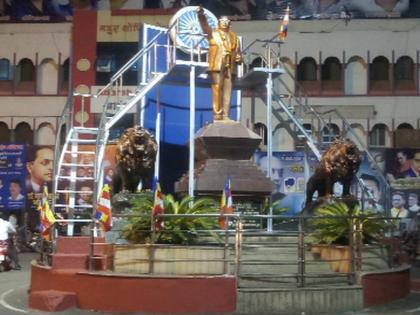 Flowering will take place through the aircraft on the statue of the grand statue | महामानवाच्या पुतळ्यावर विमानाद्वारे होणार पुष्पवृष्टी